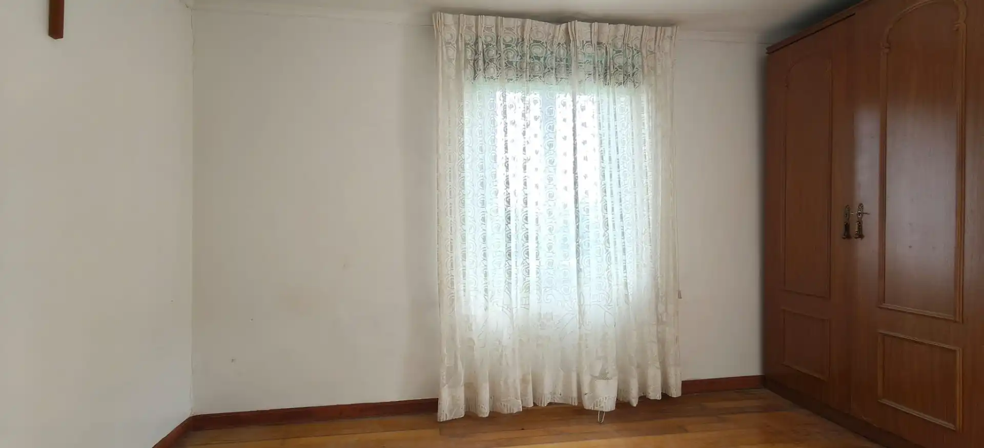 Habitación de Casa adosada en venta en Cedeira con Parquet y Amueblado
