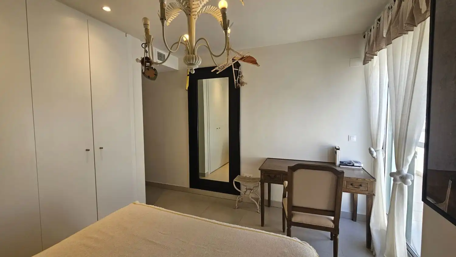 Dormitori de Apartament de lloguer en Sotogrande amb Aire condicionat, Calefacció i Terrassa