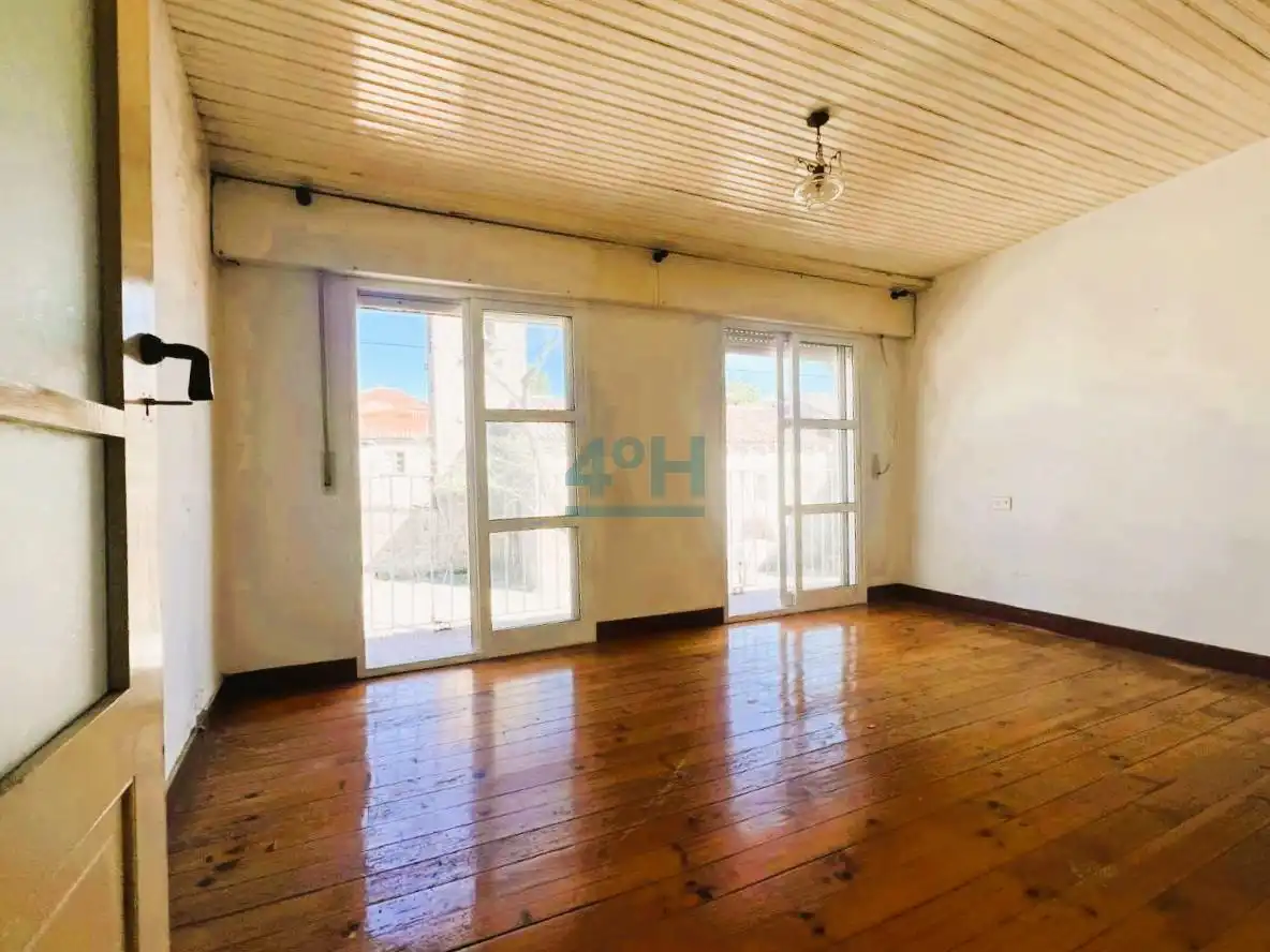 Casa con balcón en venta en Allariz, imagen 3