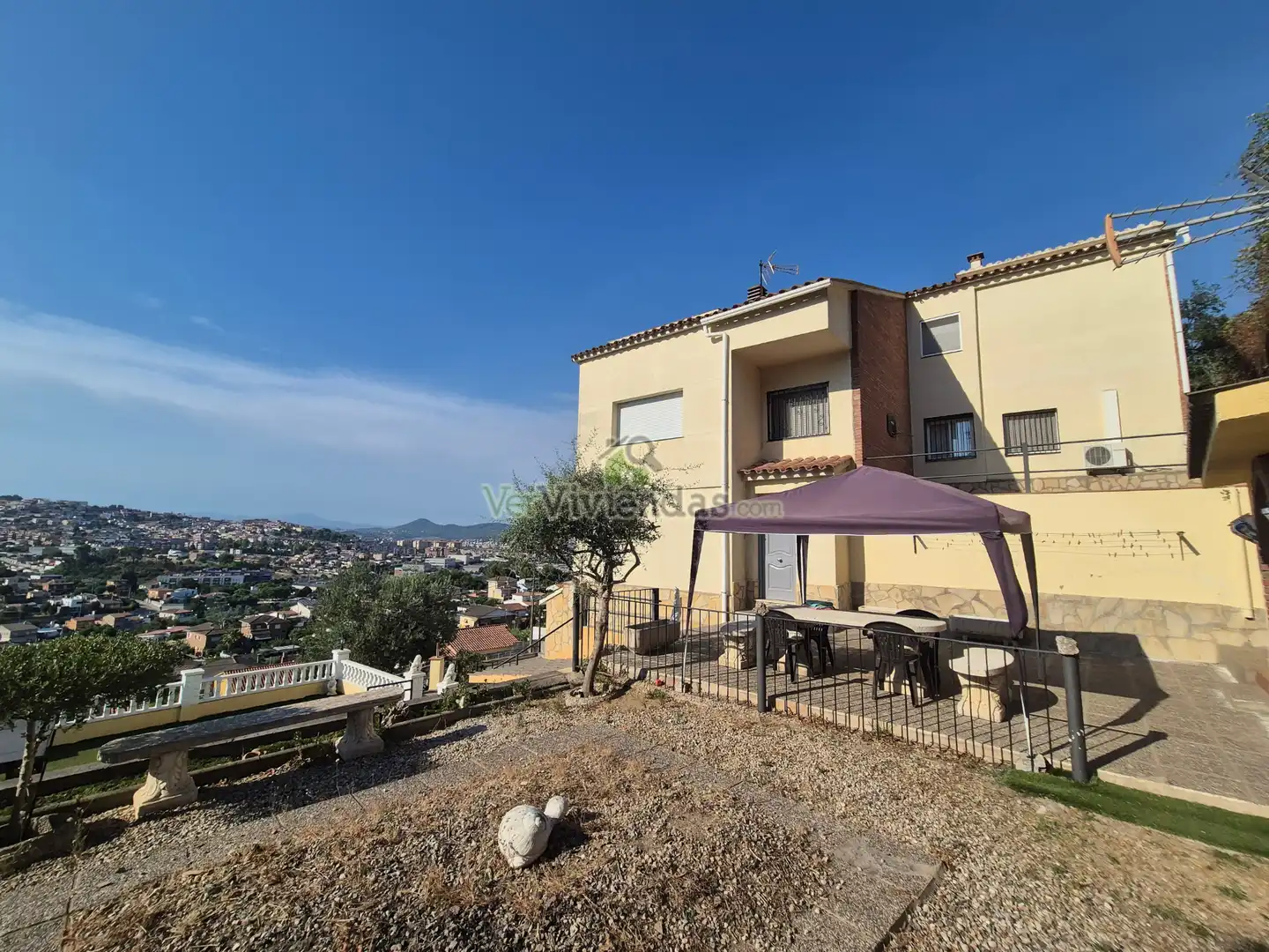 Vista exterior de Casa o xalet en venda en Sant Vicenç Dels Horts amb Aire condicionat, Calefacció i Jardí privat