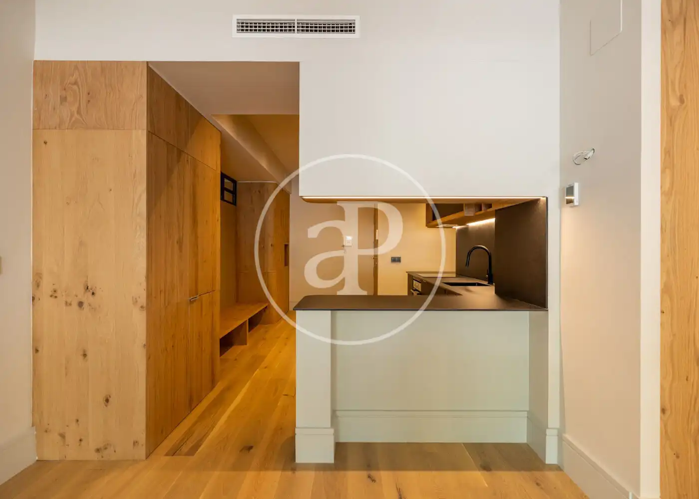 Küche von Wohnung zum Verkauf in Barcelona mit Klimaanlage und Heizung