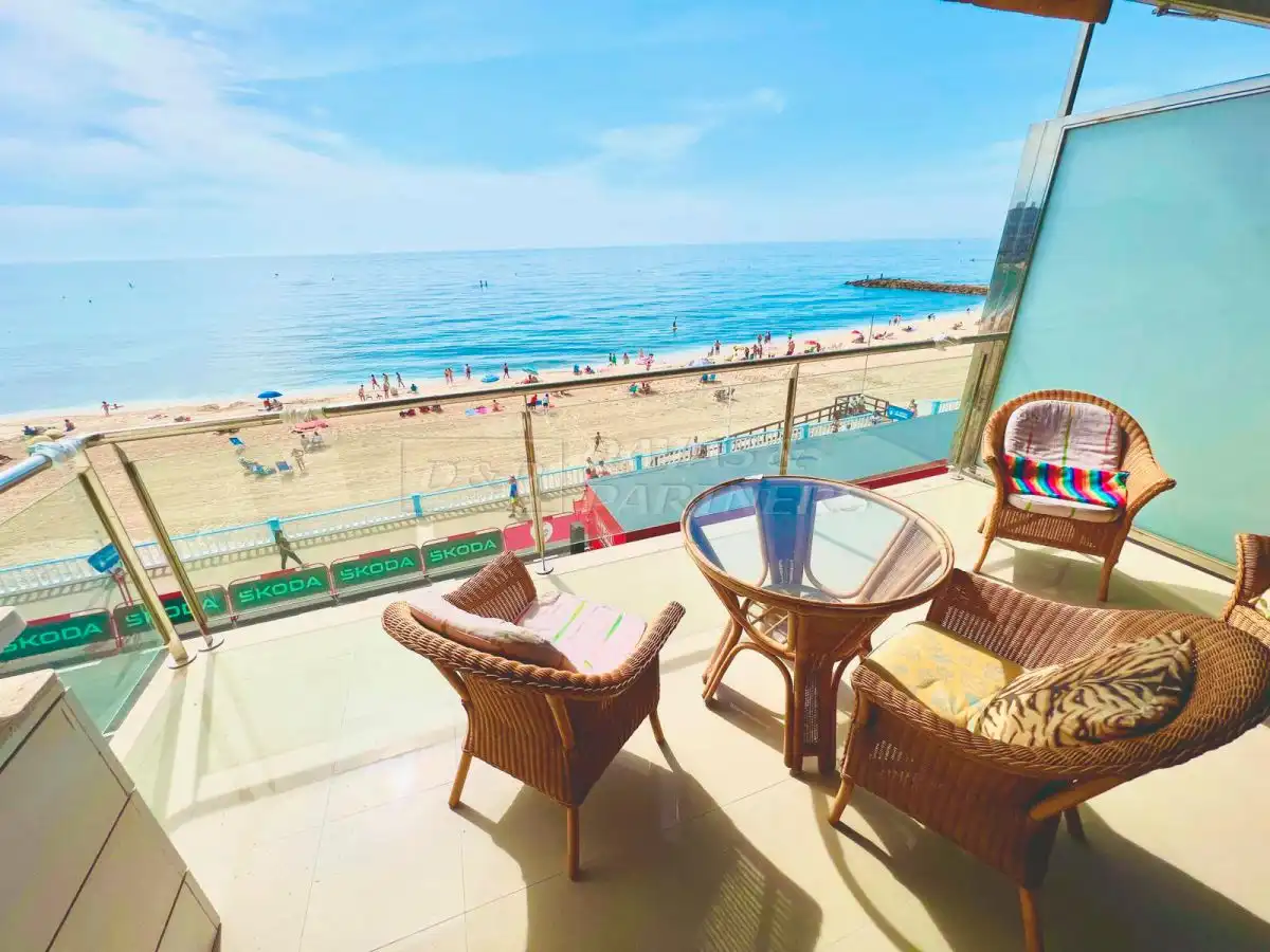 Piso con terraza en venta en Mariano Ruiz Canovas