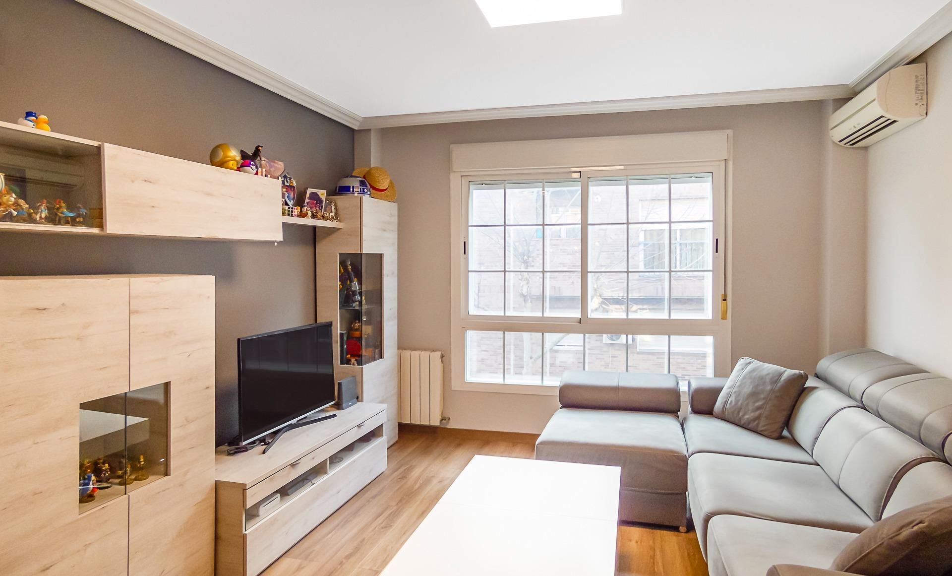 Sala d'estar de Pis de lloguer en Villanueva del Pardillo amb Aire condicionat, Calefacció i Jardí privat