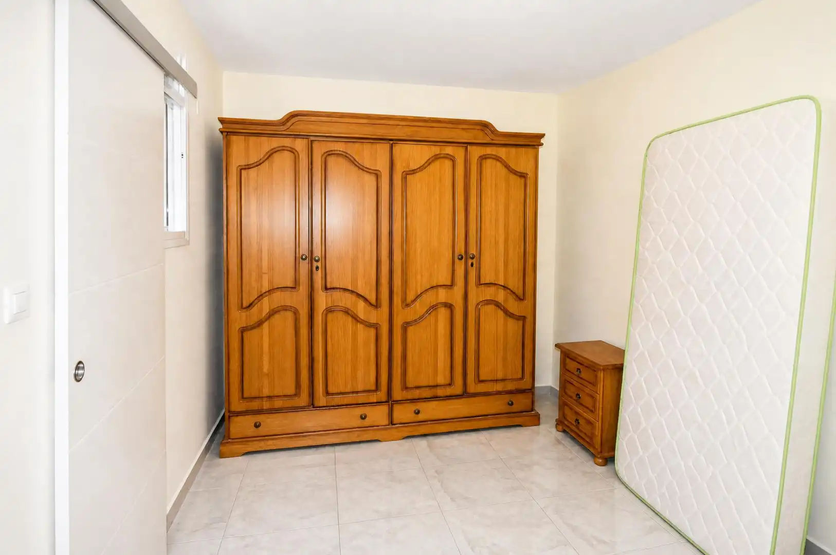 Habitación de Apartamento en venta en Cáceres con Aire acondicionado