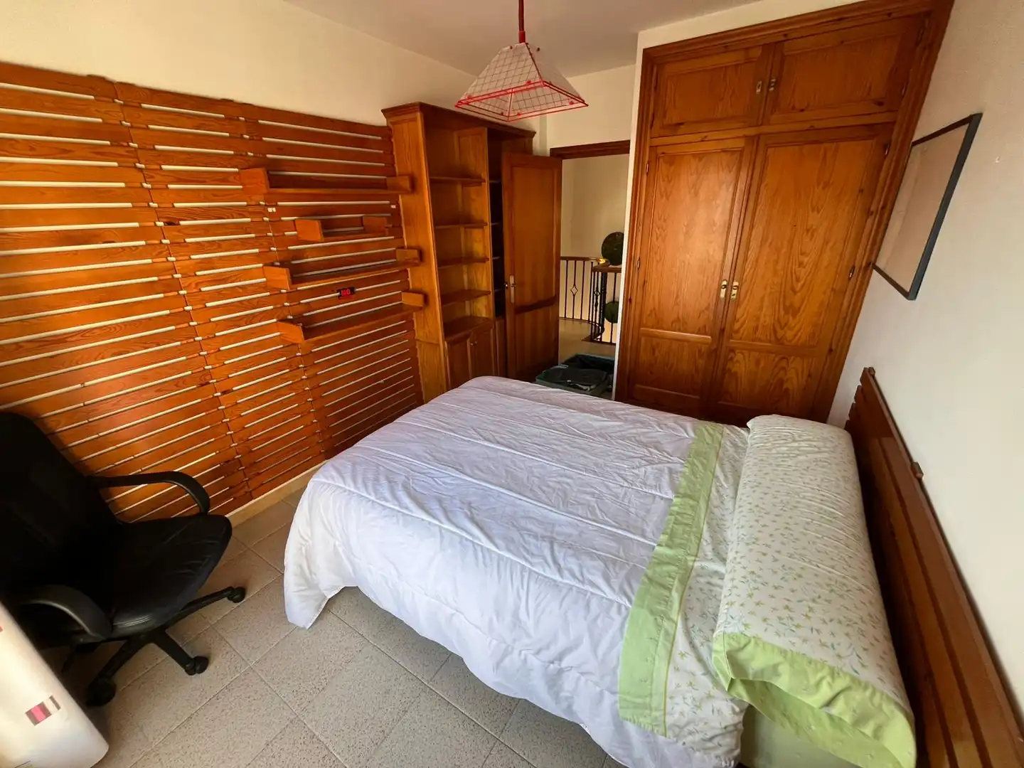 Habitación de Casa adosada en venta en Vélez-Málaga con Aire acondicionado, Calefacción y Jardín privado