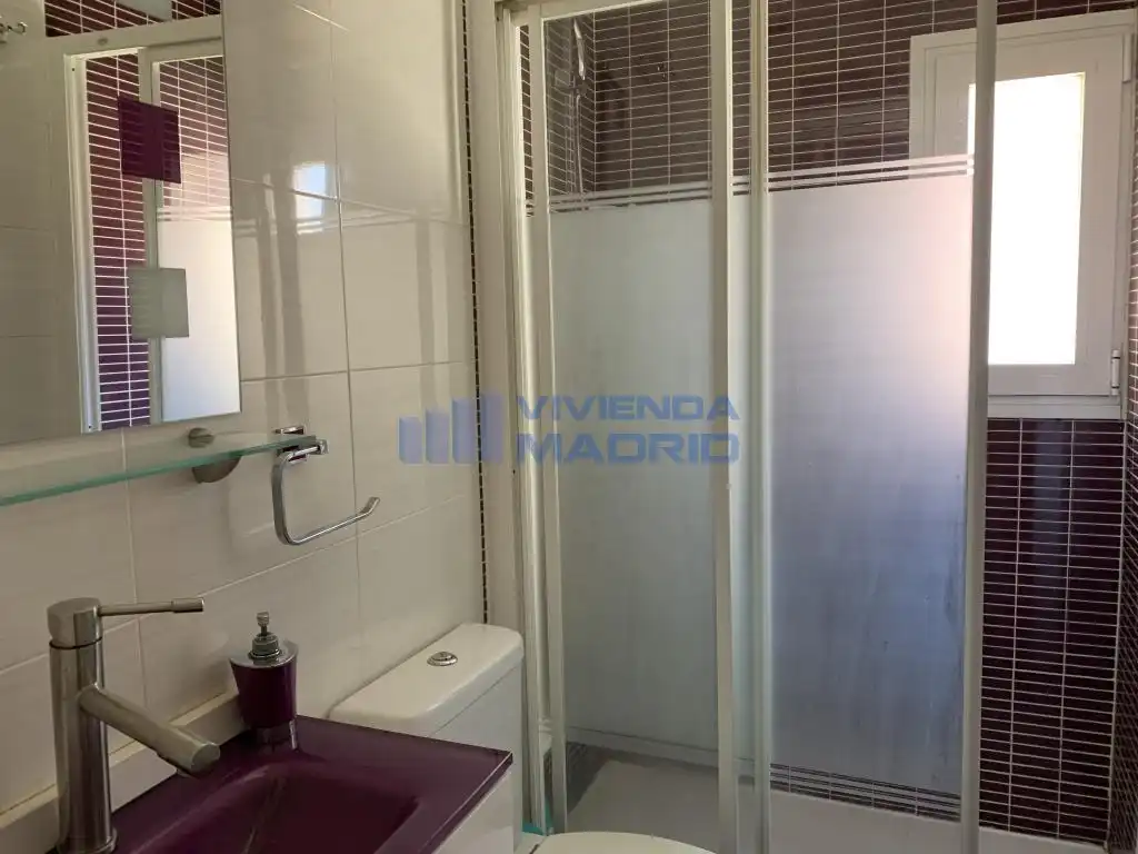 Badezimmer von Wohnung zur Miete in Madrid mit Heizung, Terrasse und Abstellraum