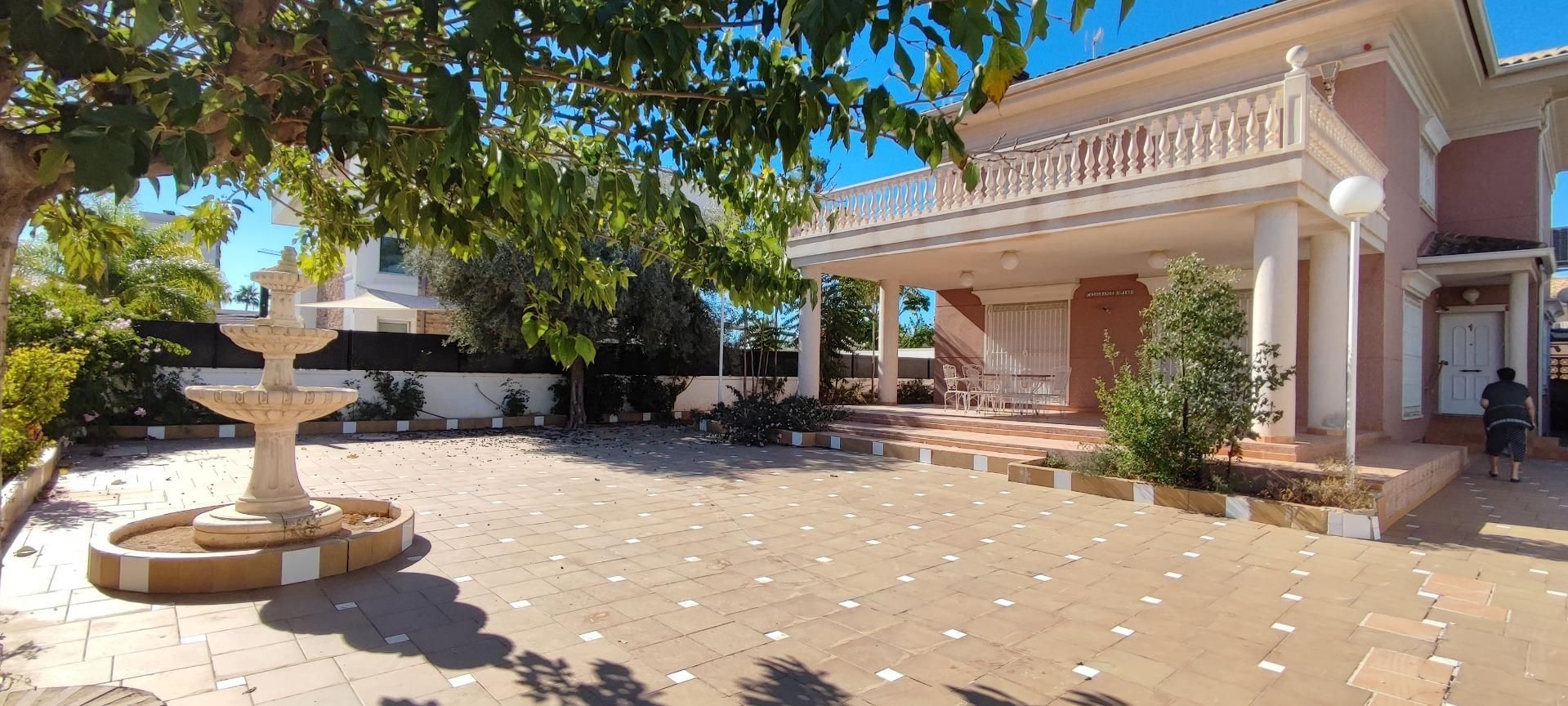 Garden of House or chalet for sale in Elche / Elx  with Air Conditioner, Heating and Private garden