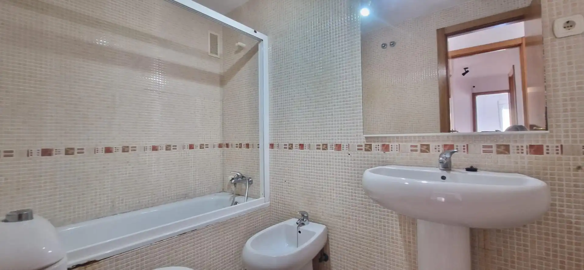 Bathroom of Flat for sale in Fuengirola