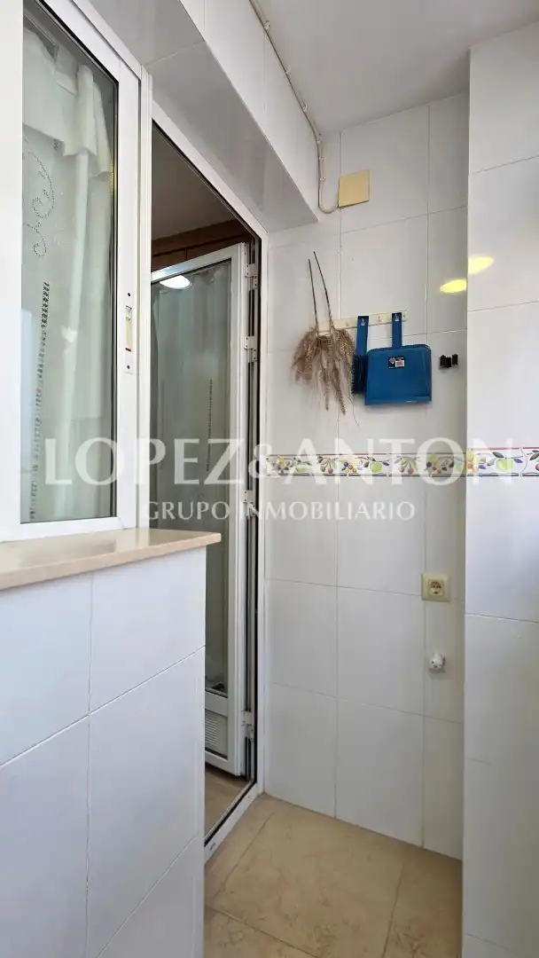 Kitchen of Flat for sale in L'Eliana  with Air Conditioner, Oven and Balcony