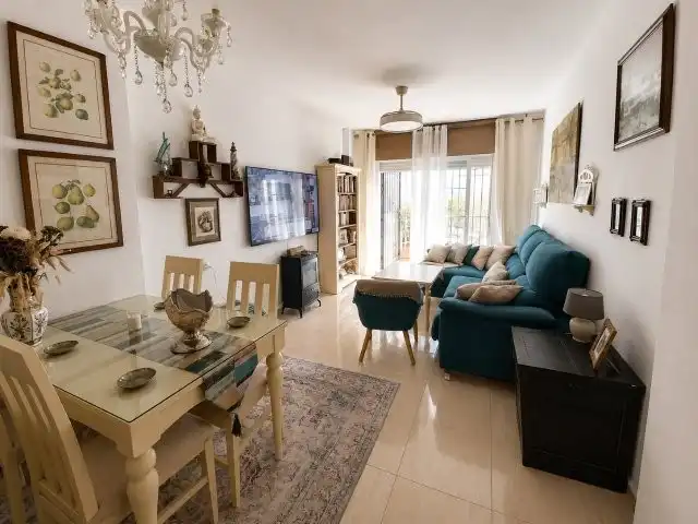 Sala de estar de Piso en venta en Manilva con Terraza, Trastero y Alarma