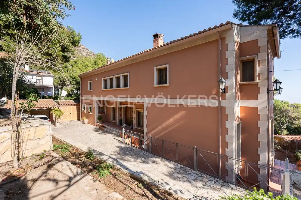Vista exterior de Casa o xalet en venda en Sagunto / Sagunt amb Calefacció, Jardí privat i Parquet