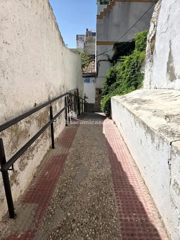 Vista exterior de Casa adosada en venda en Jaén amb Aire condicionat, Terrassa i Moblat