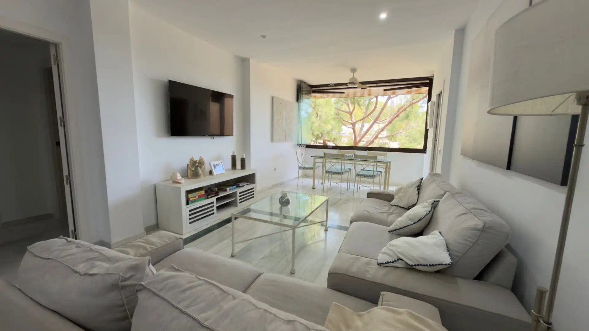 Sala de estar de Piso en venta en Marbella con Aire acondicionado, Terraza y Amueblado