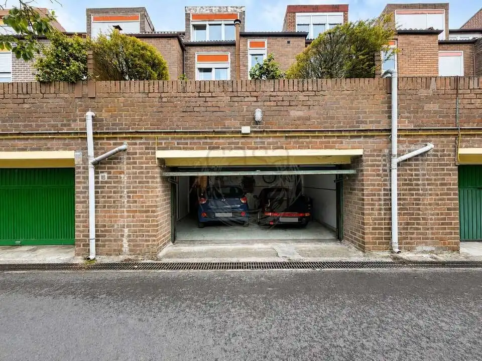 Parking de Casa adosada en venta en Leioa con Calefacción, Jardín privado y Terraza