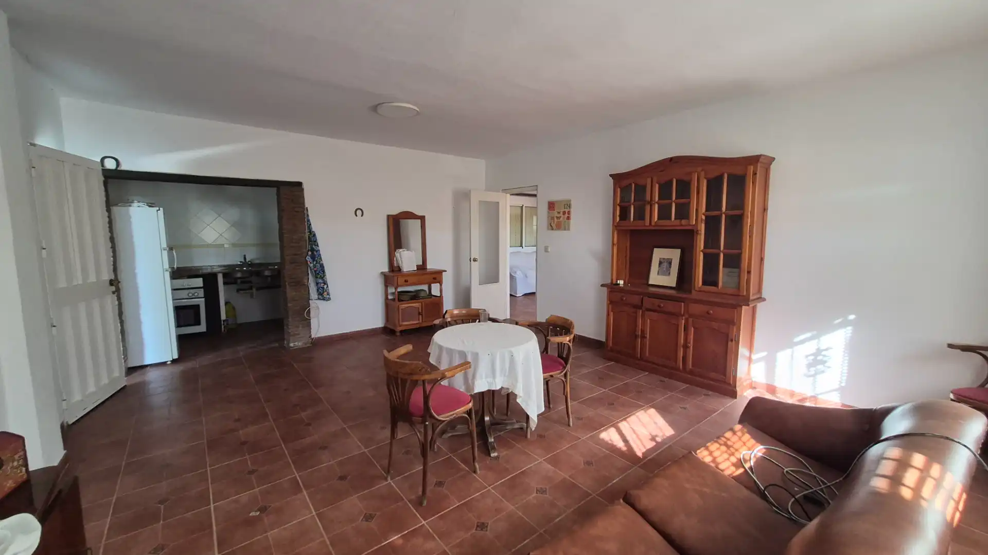 Sala d'estar de Finca rústica en venda en Los Barrios amb Jardí privat, Terrassa i Piscina