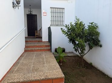 Adosado con balcón en venta en Calle Blas Infante 21