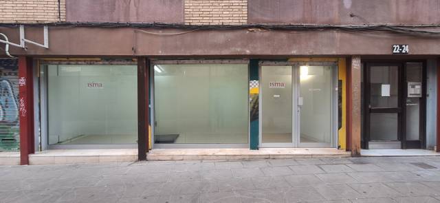 Local comercial en Alquiler en Barcelona - Calle Joanot Martorell en Sants