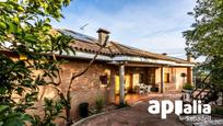 Vista exterior de Casa o xalet en venda en Castellar del Vallès amb Terrassa, Piscina i Balcó