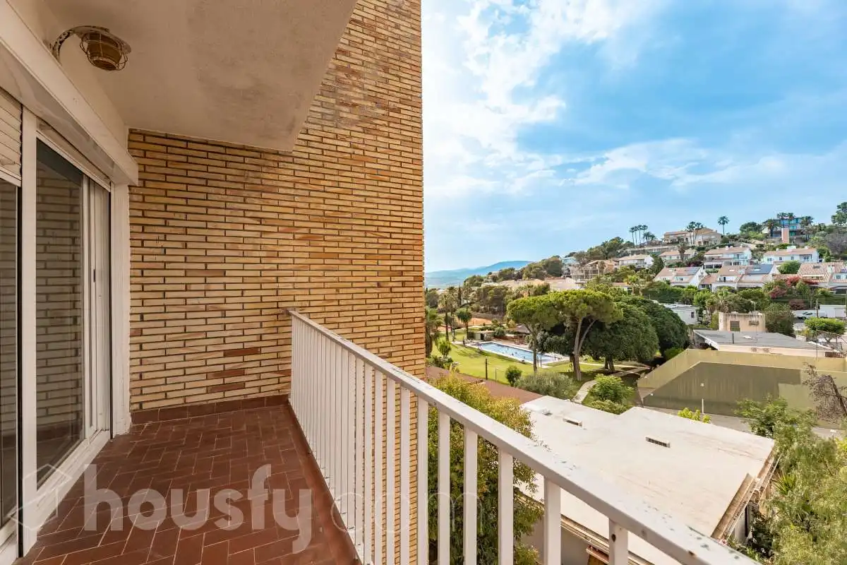 Piso con terraza en venta en Avenida de Santiago Rusiñol ., imagen 2