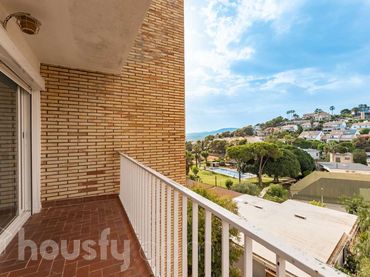 Piso con balcón en venta en Avenida de Santiago Rusiñol .