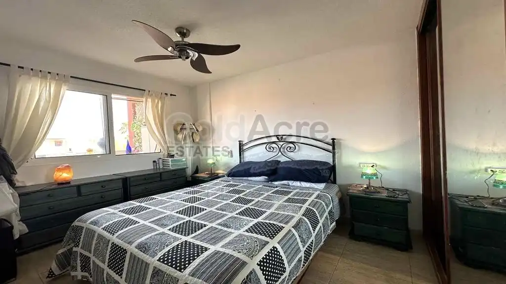 Bedroom of Apartments for sale in La Oliva