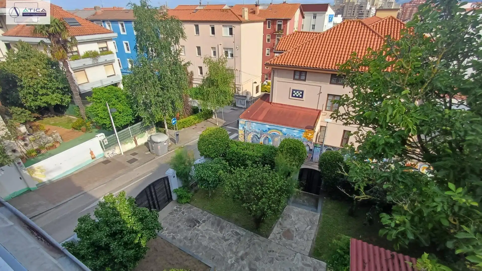 Vista exterior de Casa o xalet en venda en Santander amb Jardí privat, Terrassa i Moblat