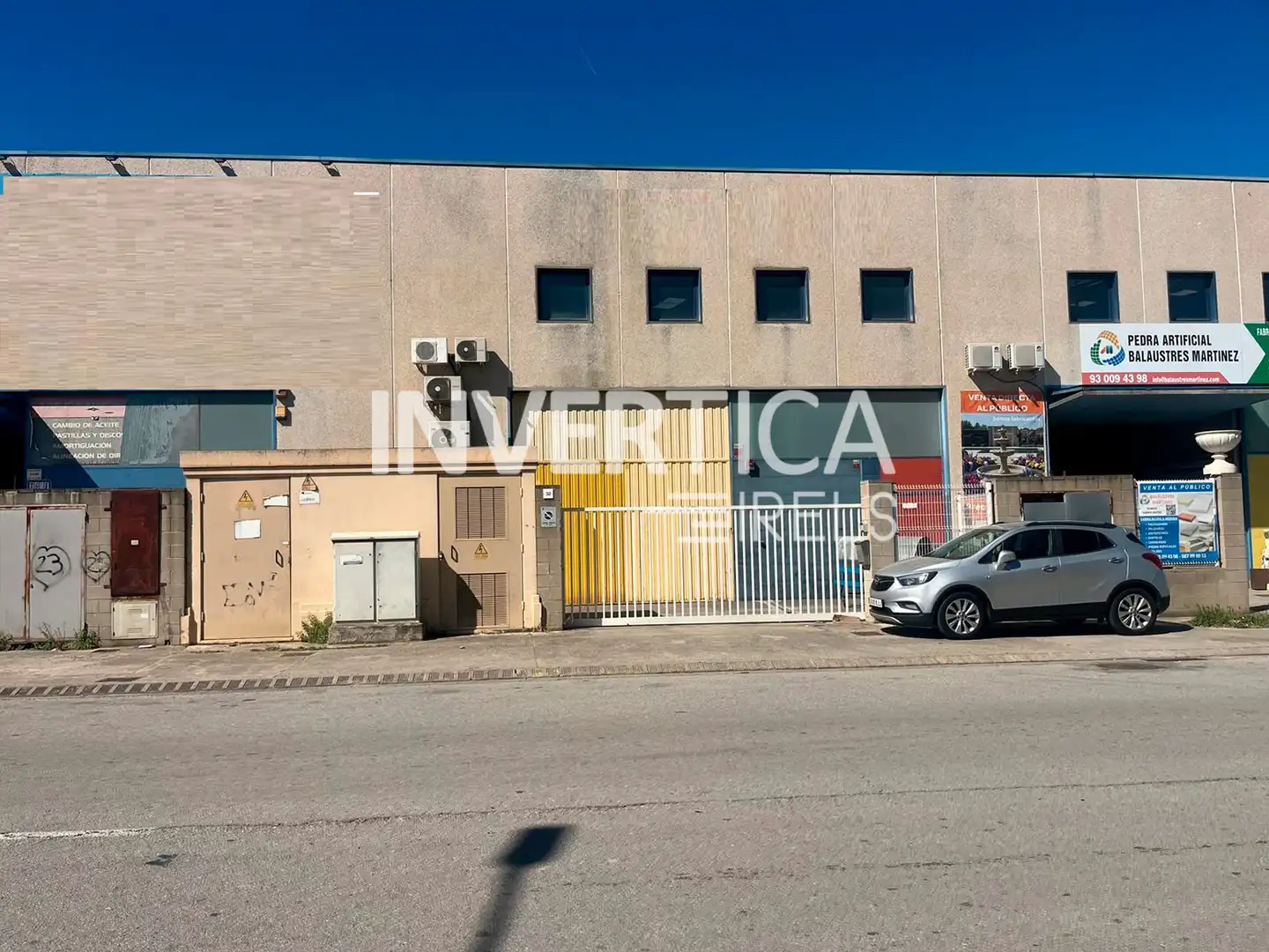 Nau industrial de lloguer a Carrer de les Salines