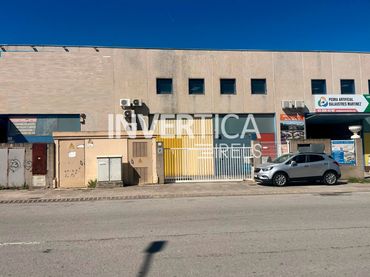 Nau industrial de lloguer a Carrer de les Salines