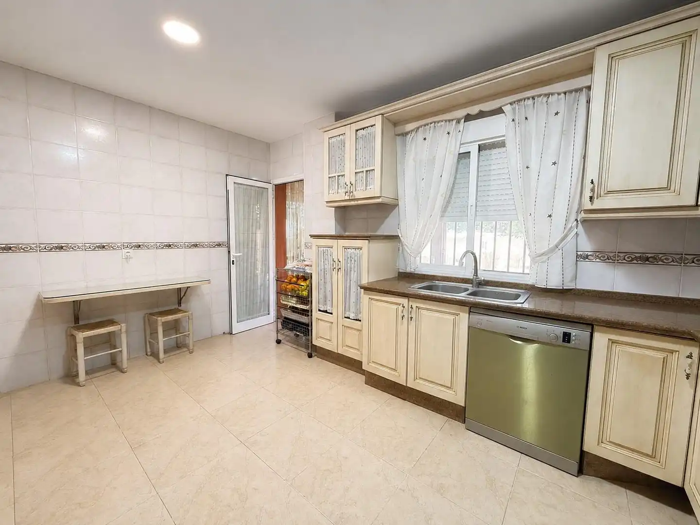 Cocina de Casa o chalet en venta en Chiclana de la Frontera con Aire acondicionado, Jardín privado y Terraza