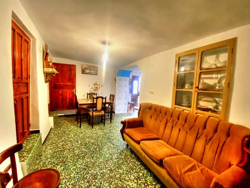 Sala de estar de Finca rústica en venta en Salares con Terraza, Trastero y Amueblado