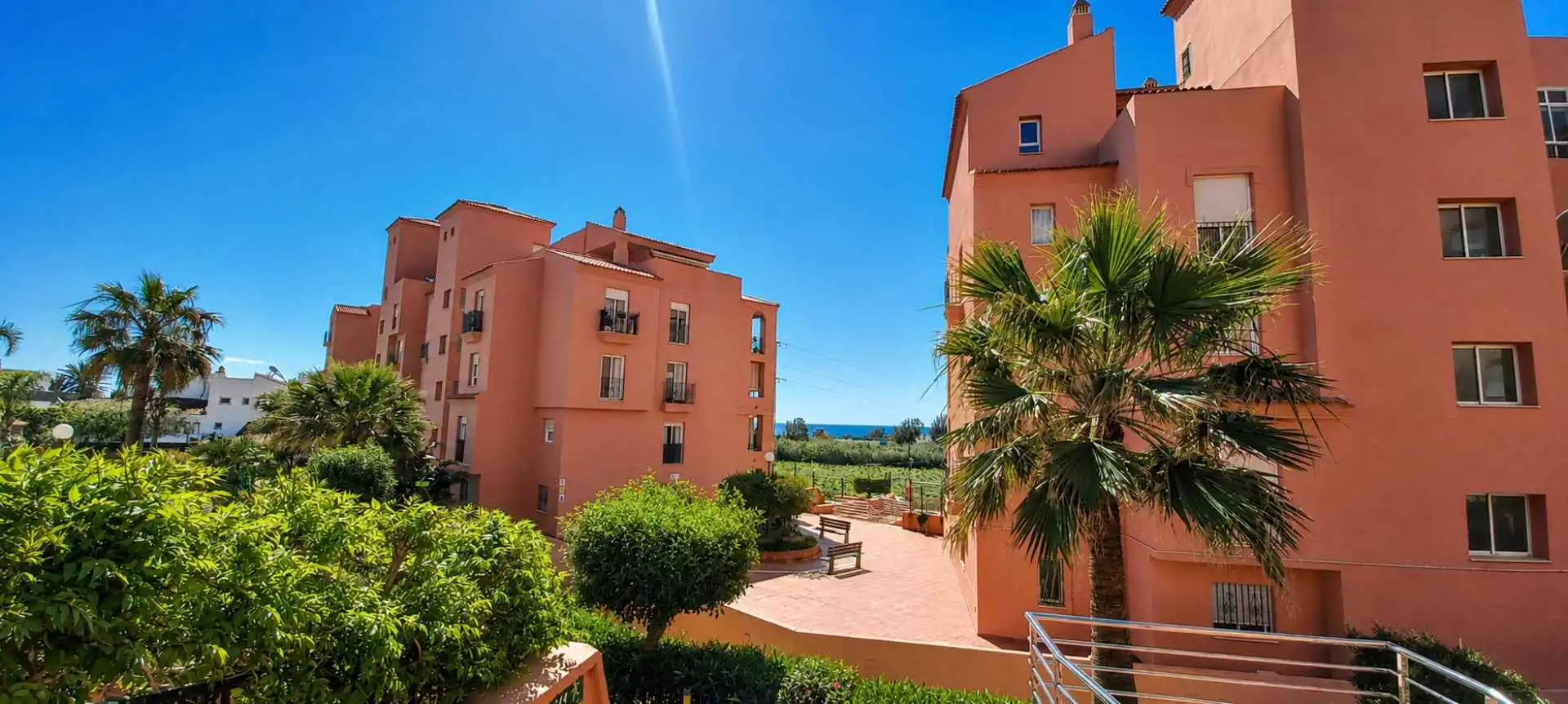 Vista exterior de Planta baja en venta en Manilva con Jardín privado, Terraza y Trastero
