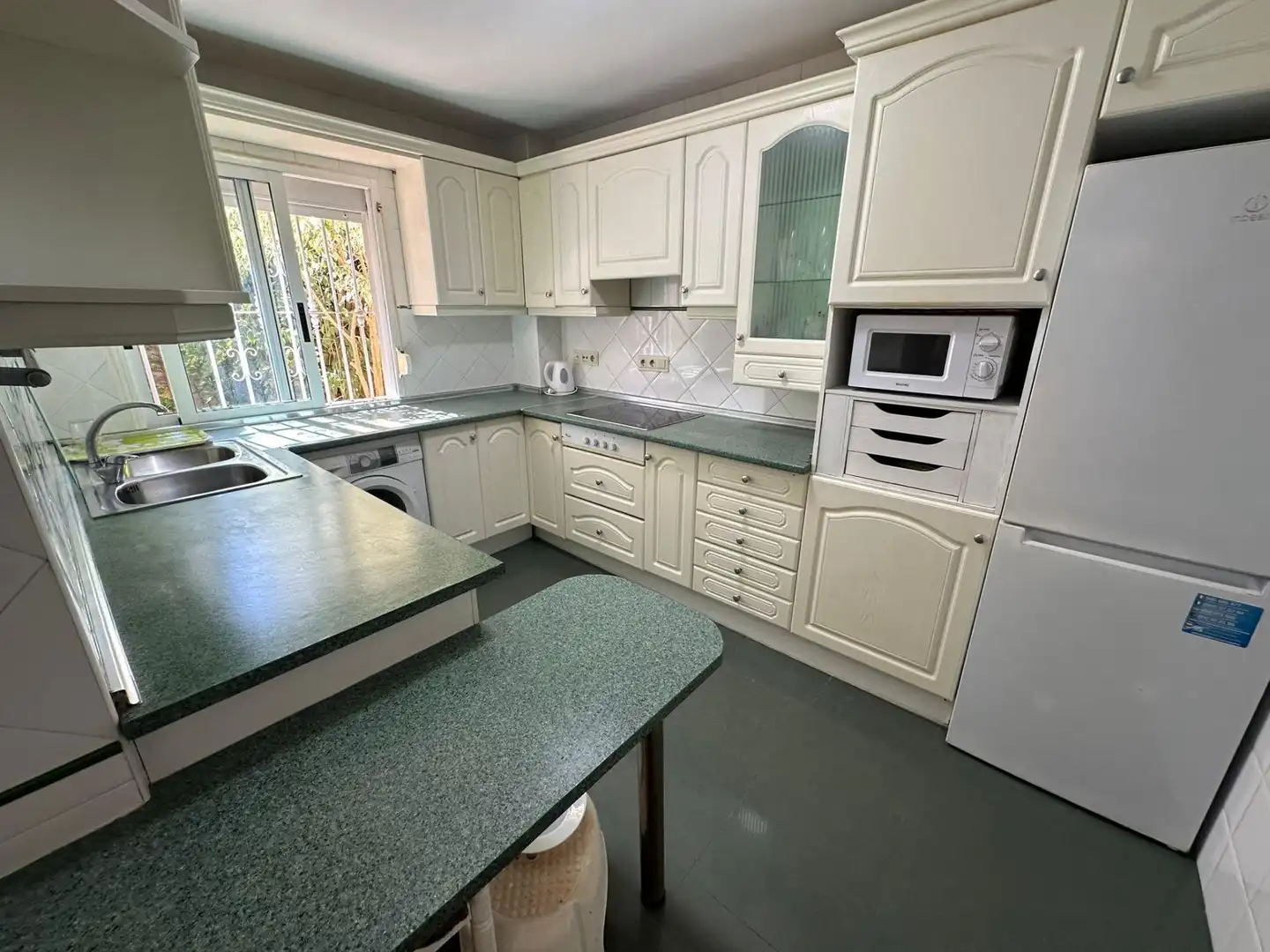 Cocina de Casa adosada en venta en Benidorm con Aire acondicionado, Calefacción y Jardín privado