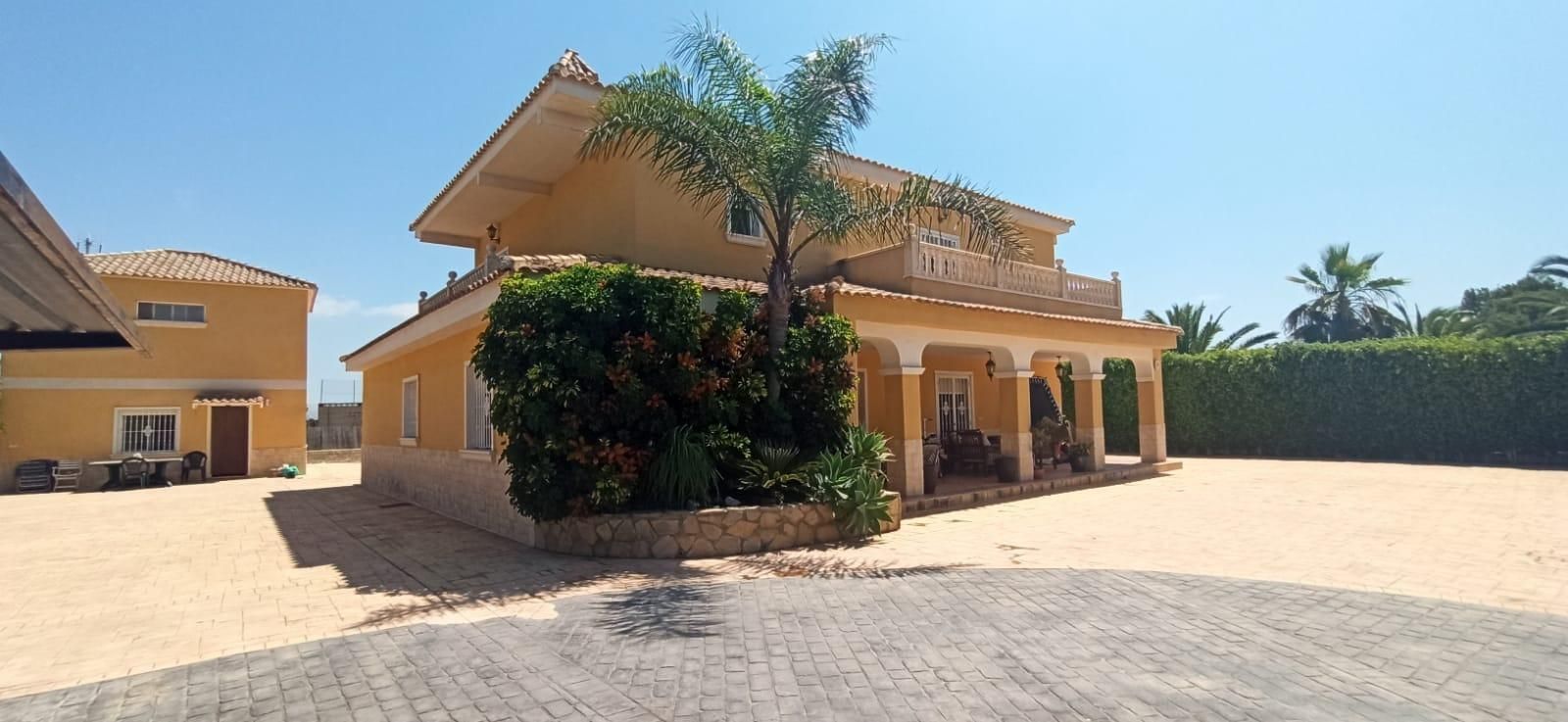 Vista exterior de Casa o chalet en venta en Elche / Elx con Calefacción, Jardín privado y Terraza
