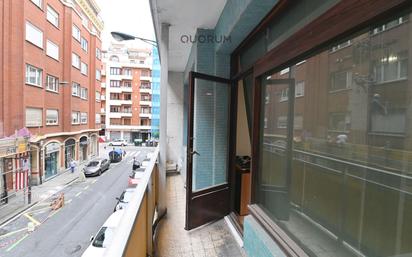 Exterior view of Flat for sale in Bilbao   with Air Conditioner and Balcony