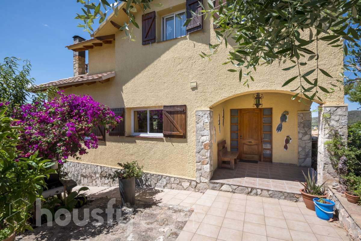 Exterior view of House or chalet for sale in La Bisbal del Penedès  with Heating, Private garden and Terrace