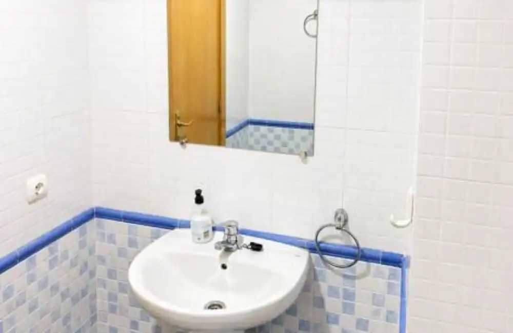 Bany de Planta baixa de lloguer en Marbella amb Aire condicionat, Terrassa i Piscina