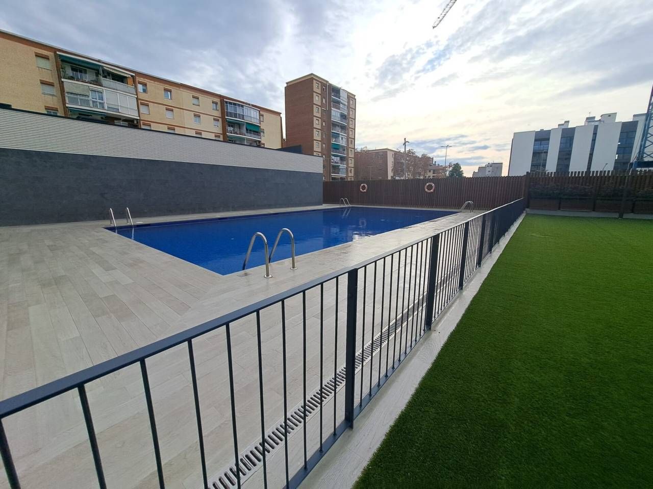 Piscina de Piso de alquiler en Sabadell con Aire acondicionado, Calefacción y Parquet