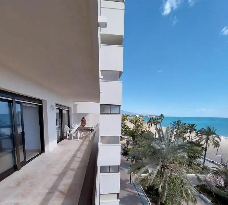 Habitación de Piso de alquiler en Estepona con Terraza