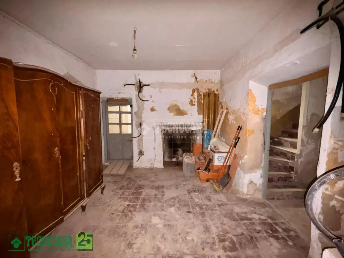 Detached homes for sale in Dosbarrios  with Heating