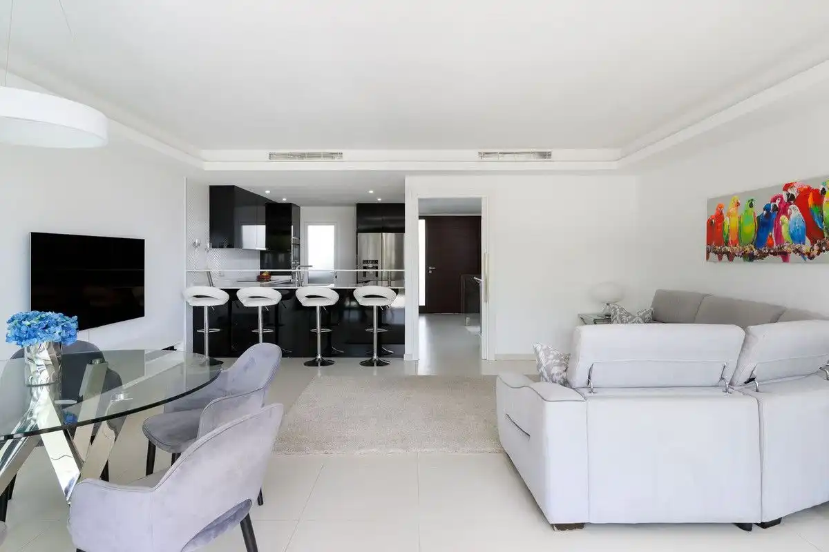 Sala d'estar de Casa o xalet en venda en Marbella amb Terrassa, Alarma i Piscina comunitària