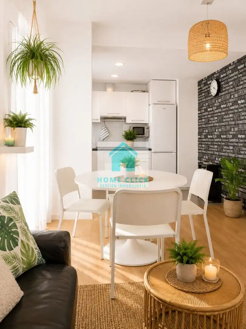 Menjador de Apartament de lloguer en Benalmádena amb Aire condicionat, Calefacció i Jardí privat
