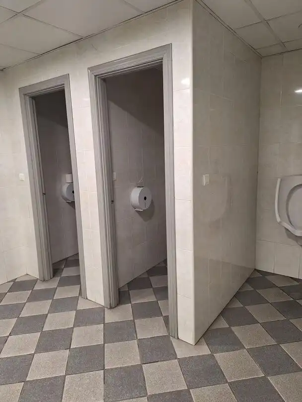 Badezimmer von Fabrikhallen zum Verkauf in Iurreta