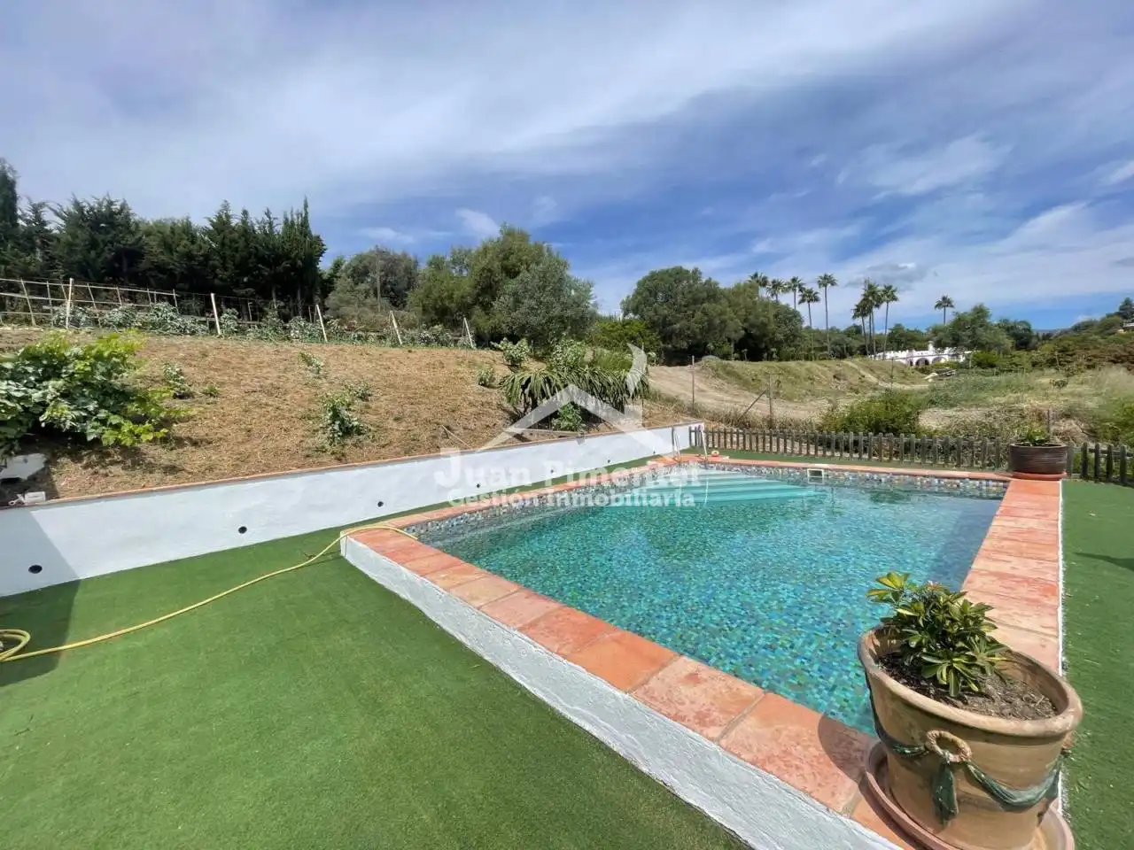 Vista exterior de Finca rústica en venda en Estepona amb Aire condicionat, Jardí privat i Terrassa