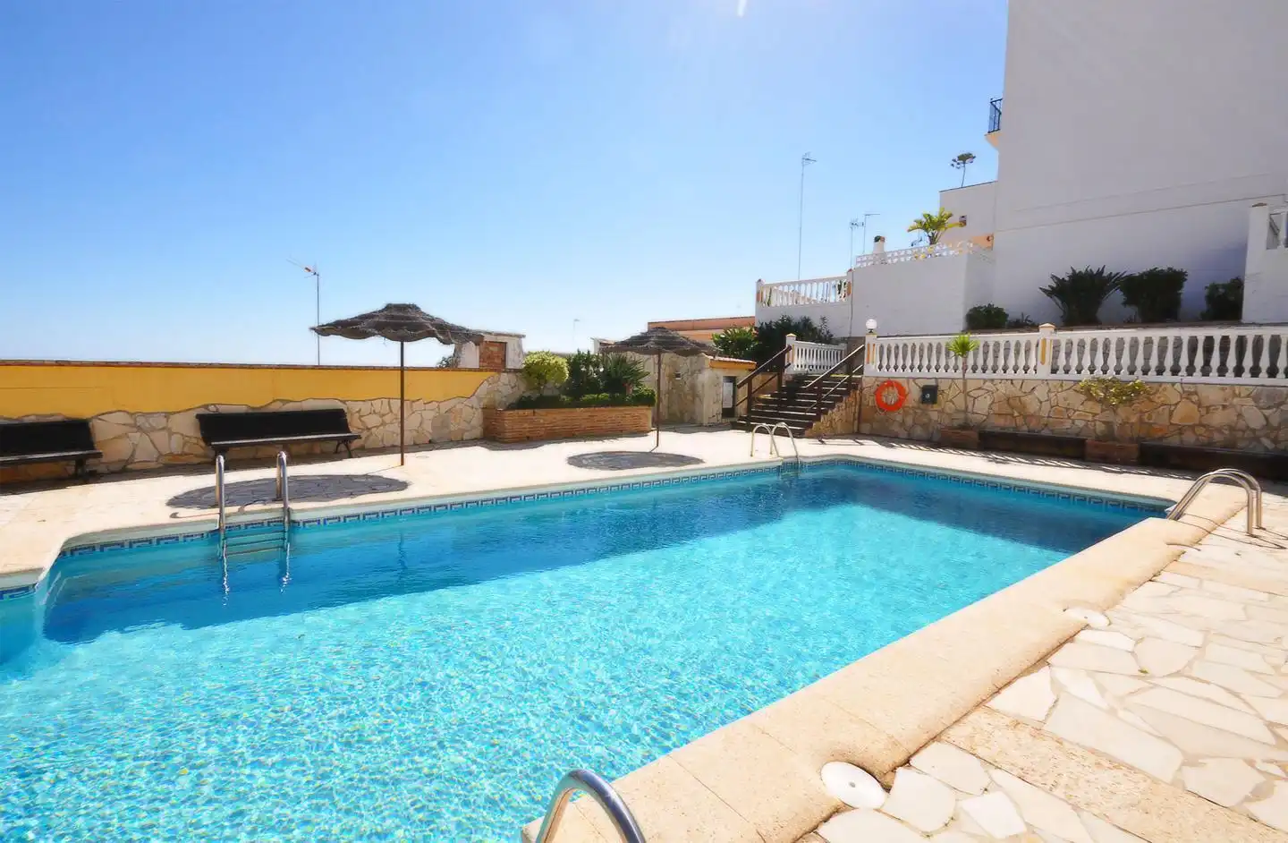 Piscina de Casa adosada en venda en Málaga amb Aire condicionat, Terrassa i Traster