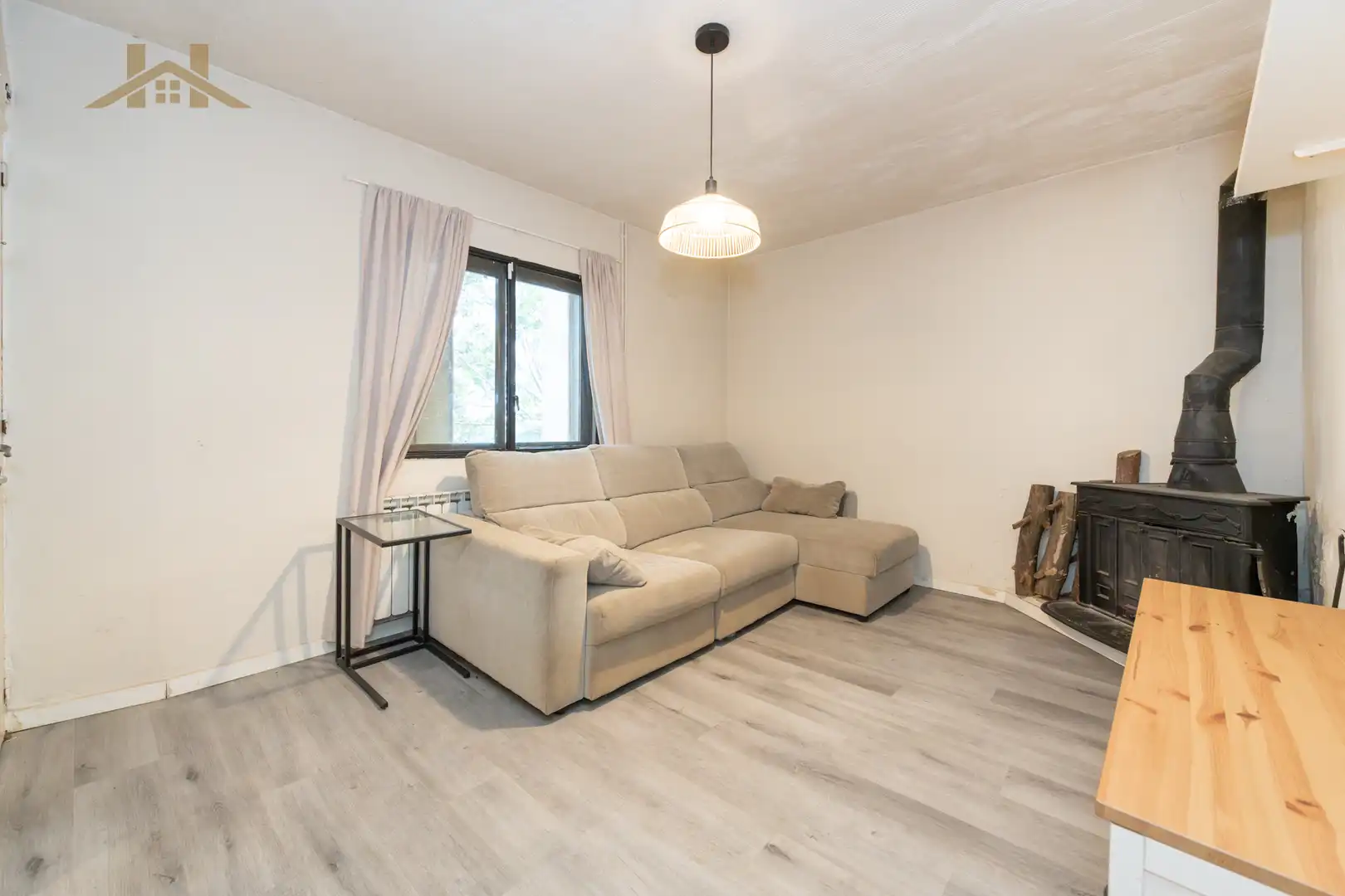 Sala de estar de Casa adosada en venta en Miraflores de la Sierra con Calefacción, Jardín privado y Trastero