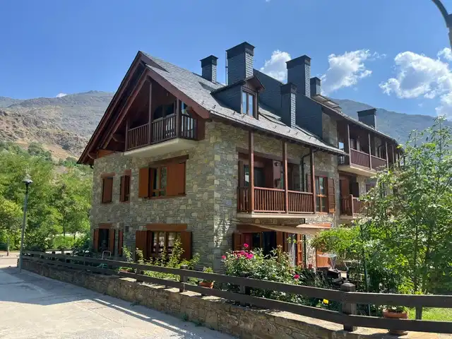Vista exterior de Apartamento en venta en Esterri d'Àneu con Calefacción, Amueblado y Balcón
