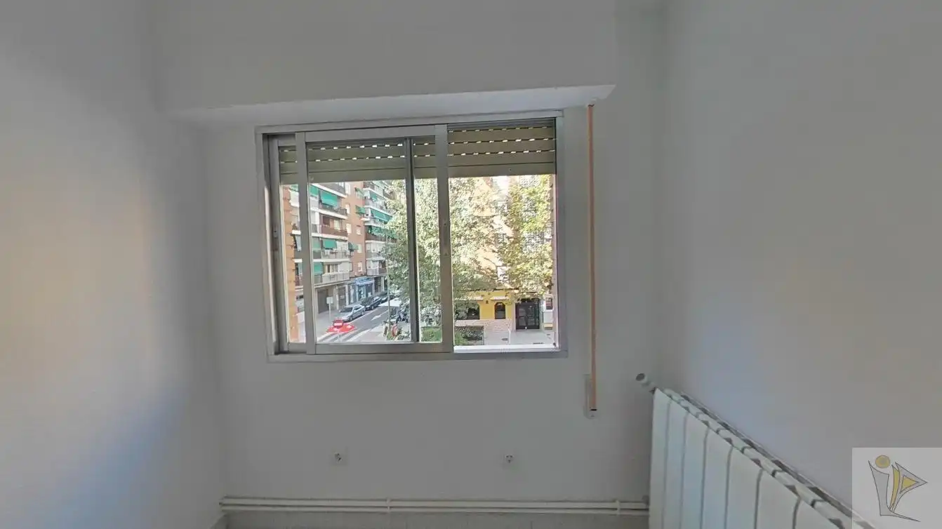 Flat for sale in CL ALFONSO XII , Sur - PAU 4