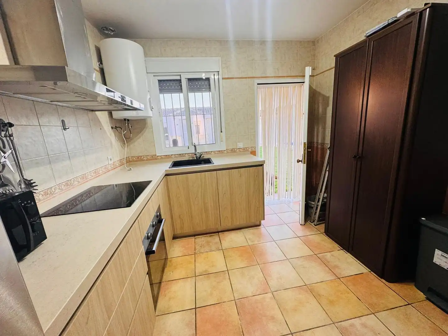 Kitchen of Houses for sale in Chiclana de la Frontera  with Air Conditioner, Private garden and Storage room