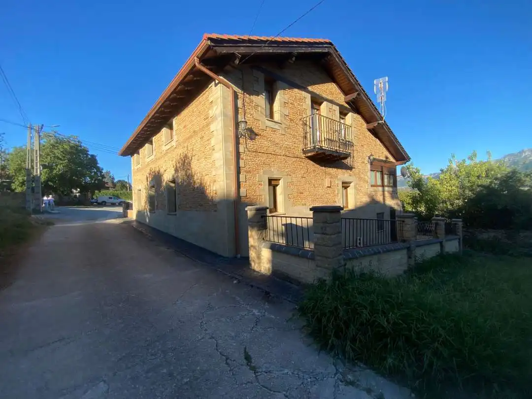 Haus zum Verkauf in Valle de Mena