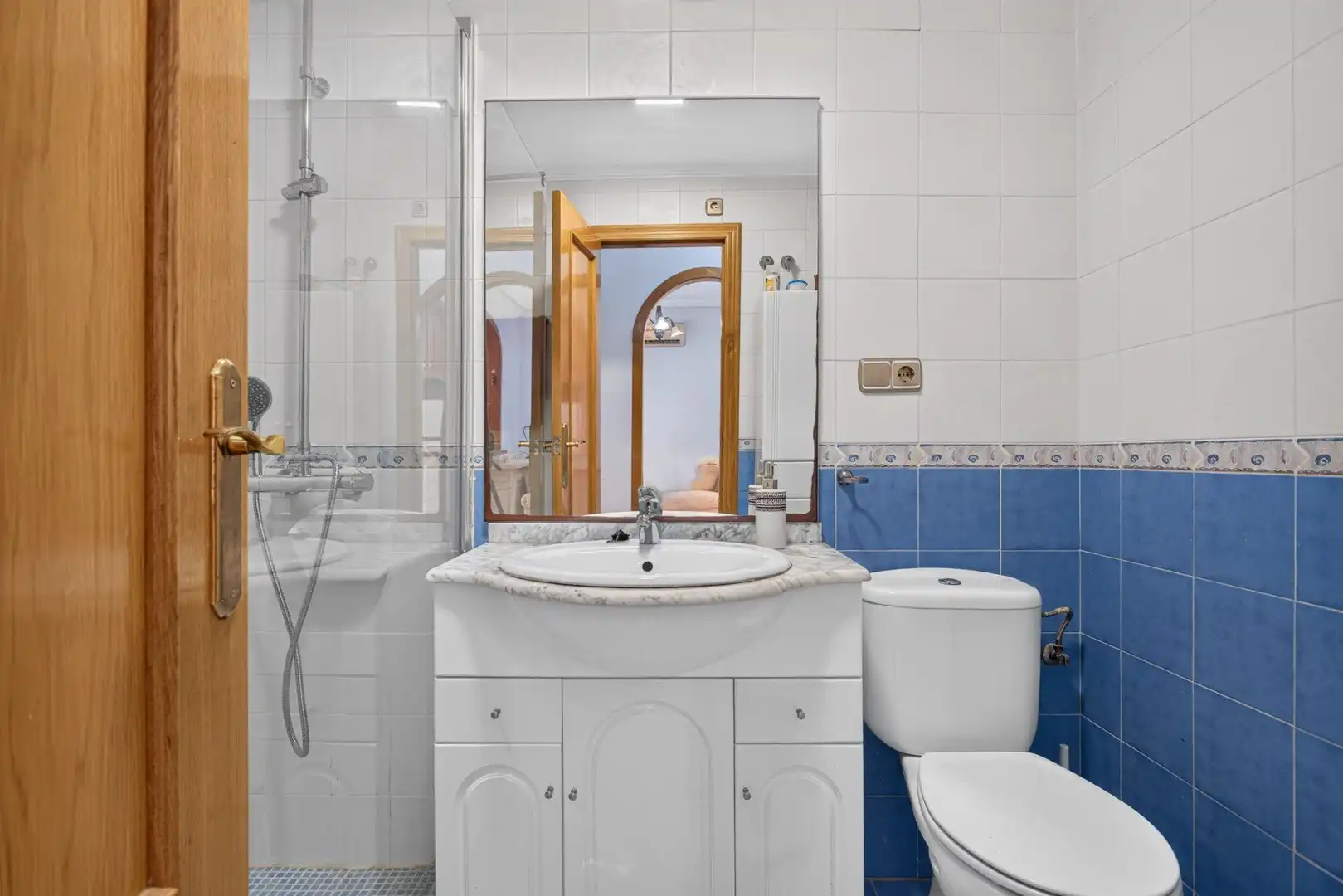 Bathroom of Houses for sale in Orihuela Costa
